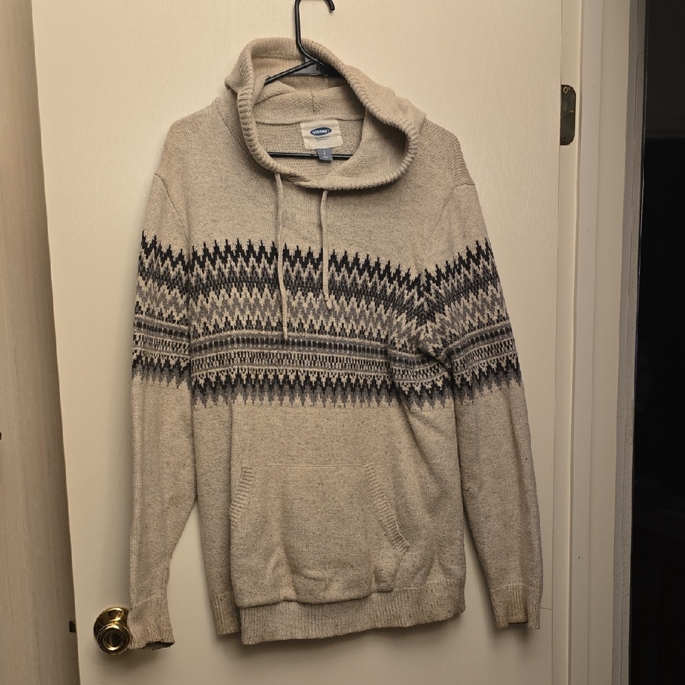 Old Navy Men's Cream and Black Sweater